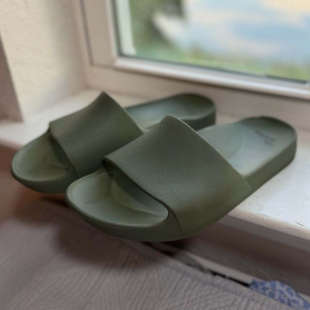 Archie’s Arch Support Slide Sandals in Olive Green Men’s 8 | Women’s 9